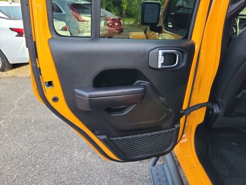 Used 2021 Jeep Wrangler Unlimited Rubicon w/ Safety Group AWD/4WD image 28