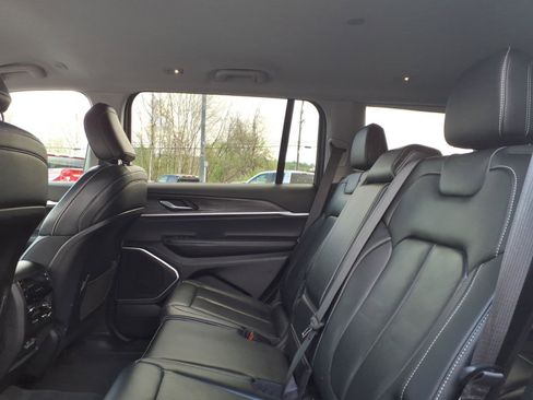 Used 2021 Jeep Grand Cherokee L Limited AWD/4WD image 11