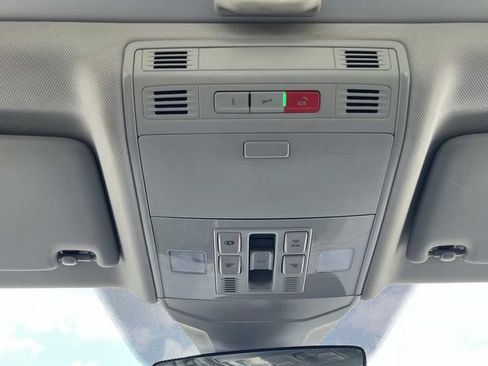 Used 2024 Volkswagen Jetta SE FWD image 33