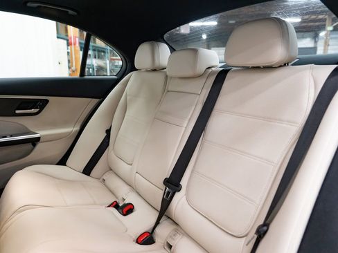Used 2025 Mercedes-Benz C 300 4MATIC Sedan image 27