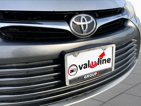 Used 2017 Toyota Camry LE FWD image 29
