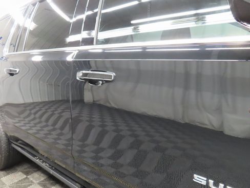 Used 2025 Chevrolet Suburban High Country image 31