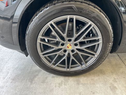 Used 2024 Porsche Cayenne Coupe w/ Premium Package Plus AWD/4WD image 5