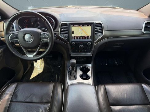 Used 2018 Jeep Grand Cherokee Overland AWD/4WD image 16