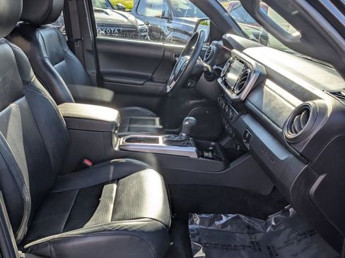 Certified 2022 Toyota Tacoma Limited AWD/4WD image 19