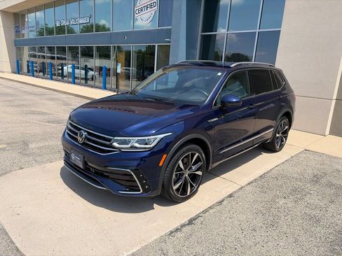 Certified 2023 Volkswagen Tiguan SEL R-Line AWD/4WD image 4