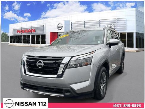 Certified 2025 Nissan Pathfinder SL image 1