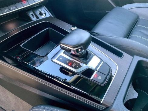 Used 2021 Audi Q5 e Premium Plus w/ Premium Plus Package image 25