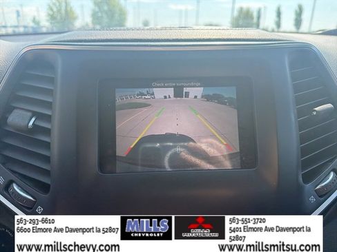 Used 2019 Jeep Cherokee Latitude w/ Popular Appearance Group FWD image 16