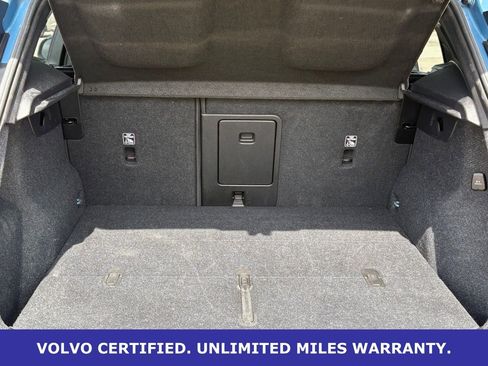 Certified 2025 Volvo XC40 B5 Plus AWD/4WD image 37