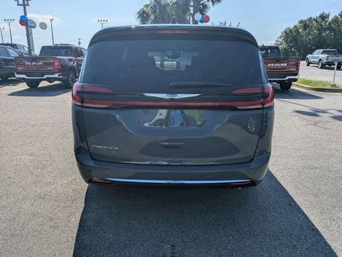 New 2025 Chrysler Pacifica Select FWD image 8