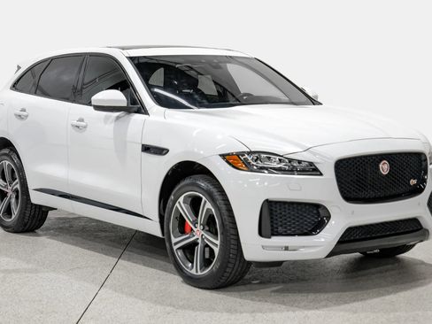 Used 2017 Jaguar F-PACE S image 4