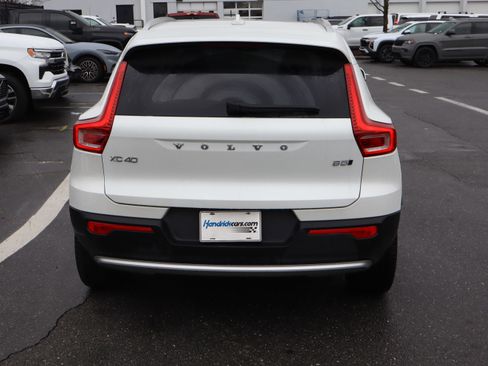 Used 2025 Volvo XC40 B5 Core image 9