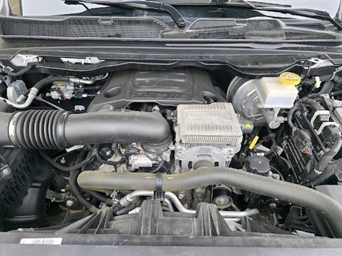 Used 2024 RAM 1500 Laramie AWD/4WD image 17