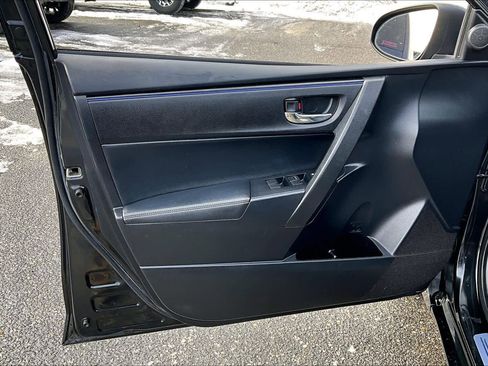 Used 2018 Toyota Corolla SE image 19