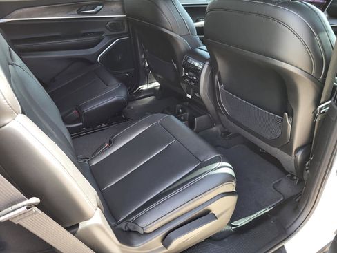 New 2025 Jeep Grand Cherokee L Limited w/ Black Appearance Package image 11