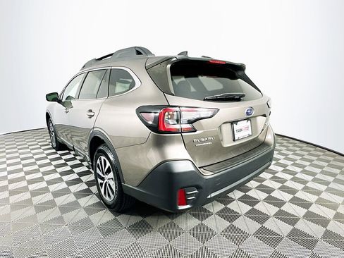 Used 2022 Subaru Outback Premium image 7