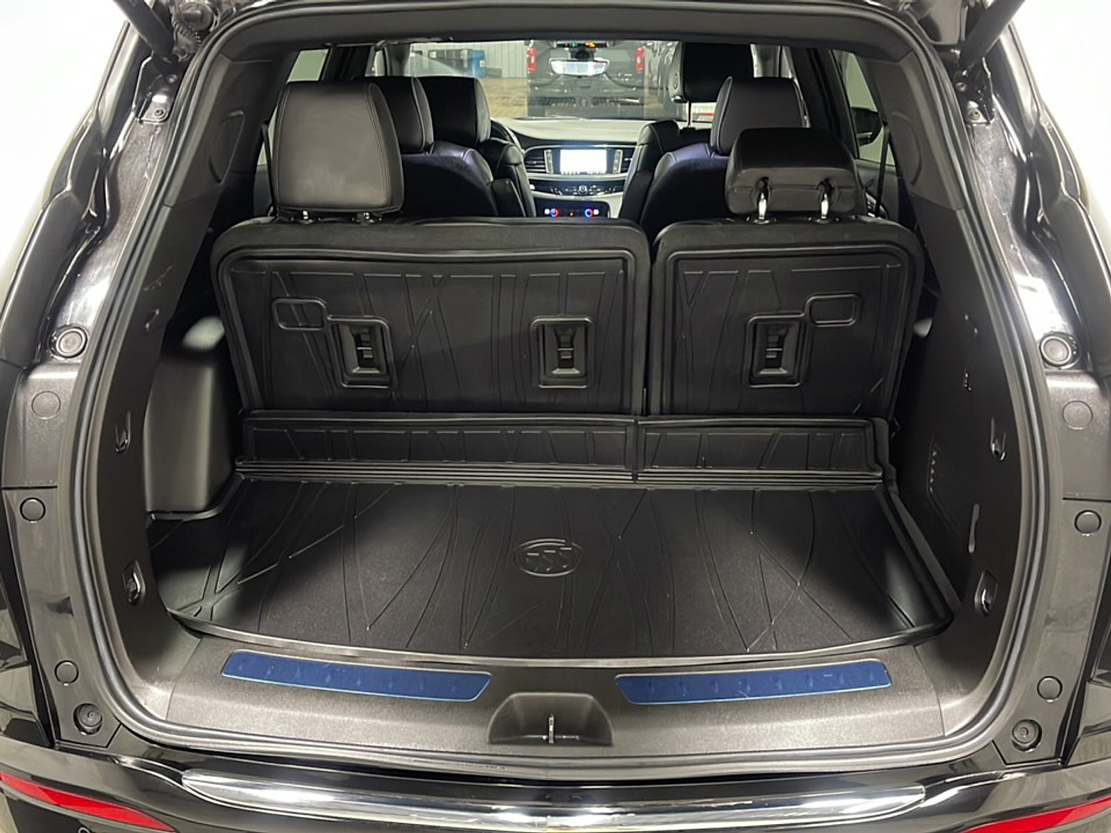 Used 2024 Buick Enclave Avenir AWD/4WD image 18