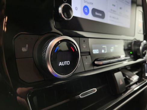 Used 2024 Toyota Highlander XLE image 18