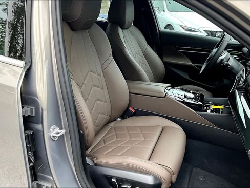 Certified 2025 BMW 530i RWD image 9
