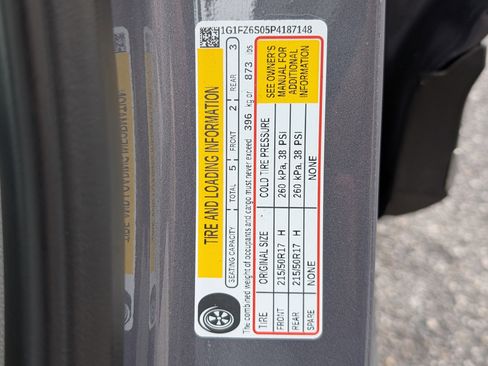 Used 2023 Chevrolet Bolt EUV Premier image 38