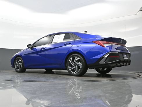 Certified 2024 Hyundai Elantra SEL w/ Convenience Package FWD image 27