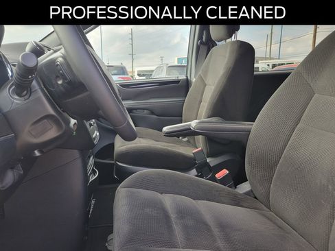 Used 2017 Dodge Grand Caravan SE image 12