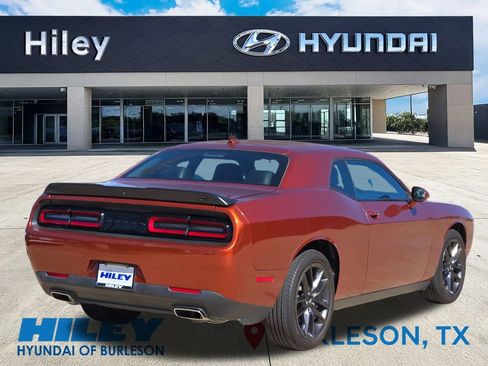 Used 2022 Dodge Challenger SXT w/ Plus Package image 4