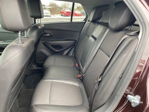 Used 2022 Chevrolet Trax LT w/ LT Convenience Package image 16