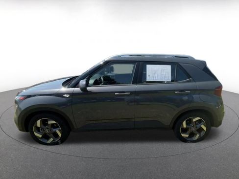 Used 2025 Hyundai Venue SEL FWD image 8