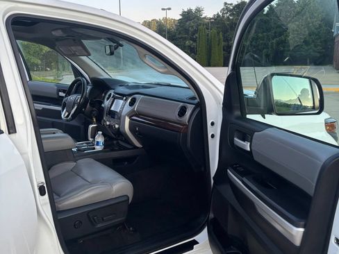 Used 2017 Toyota Tundra Limited w/ Limited Premium Package AWD/4WD image 8