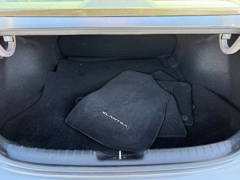 Certified 2023 Hyundai Elantra SE image 17