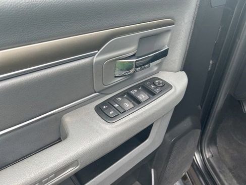 Used 2017 RAM 1500 Classic SLT w/ SLT Plus D￩cor Group AWD/4WD image 13