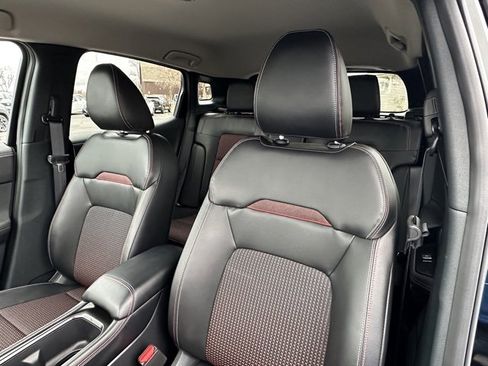 Certified 2025 Nissan Kicks SR image 27