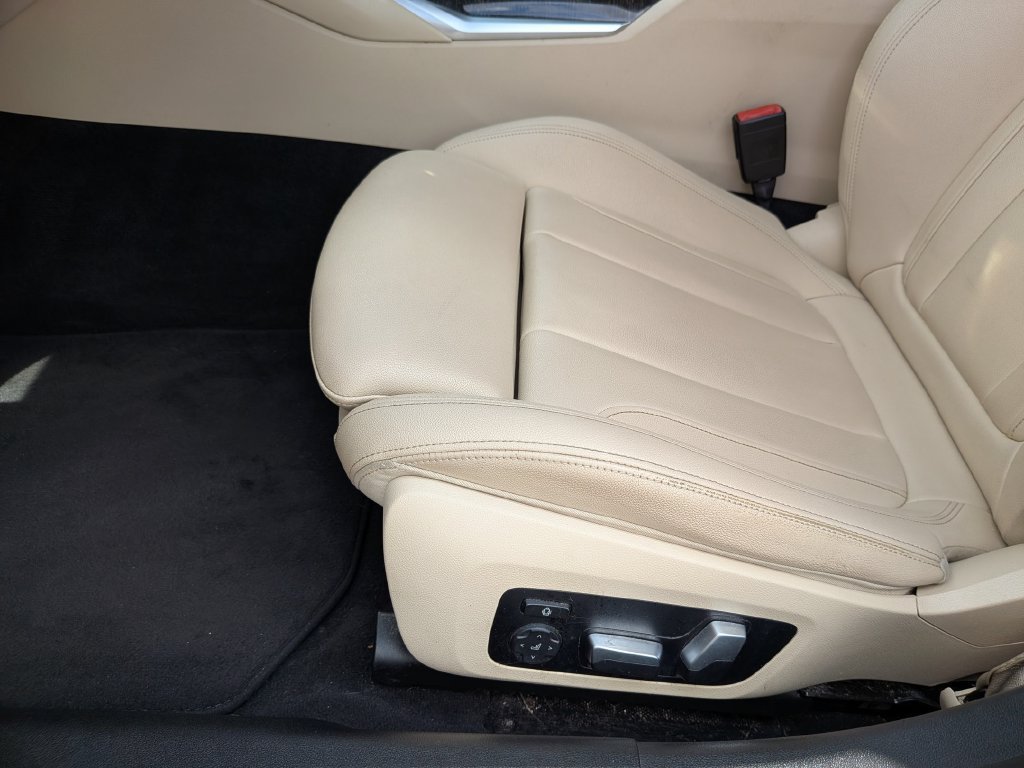 Used 2021 BMW 330i Sedan w/ Convenience Package RWD image 12