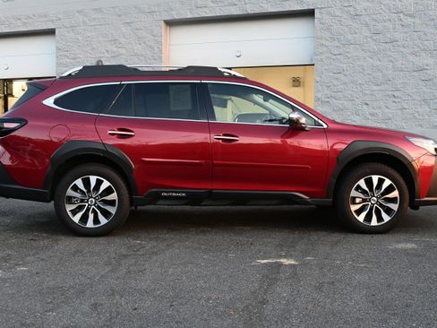 Used 2025 Subaru Outback Touring XT image 10