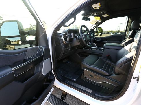 Certified 2025 Ford F250 Platinum AWD/4WD image 11