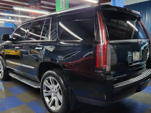 Used 2017 Cadillac Escalade Luxury image 4