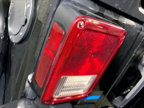 Used 2017 Jeep Wrangler Unlimited Sahara w/ Connectivity Group image 29