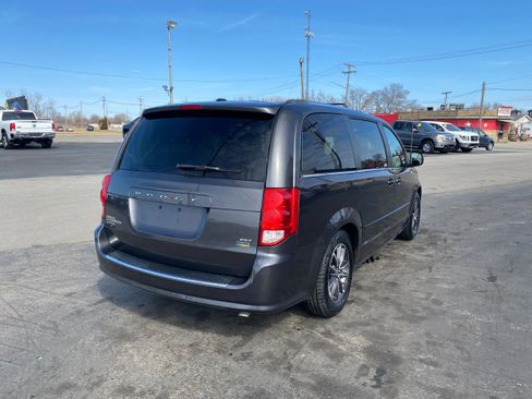 Used 2017 Dodge Grand Caravan SXT image 5