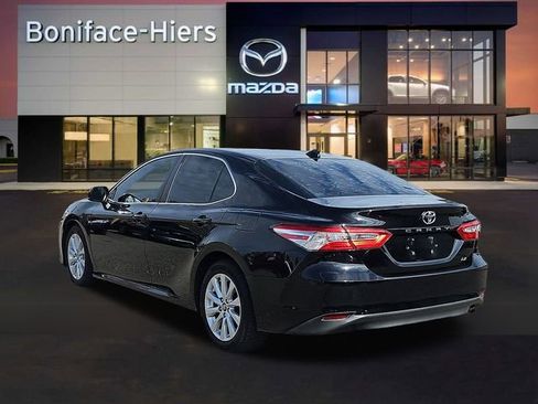 Used 2020 Toyota Camry LE image 3