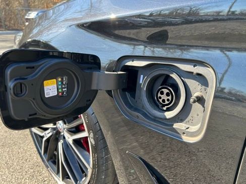 Used 2023 BMW 530e xDrive w/ Executive Package image 11