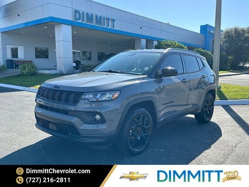 Used 2023 Jeep Compass Latitude image 1