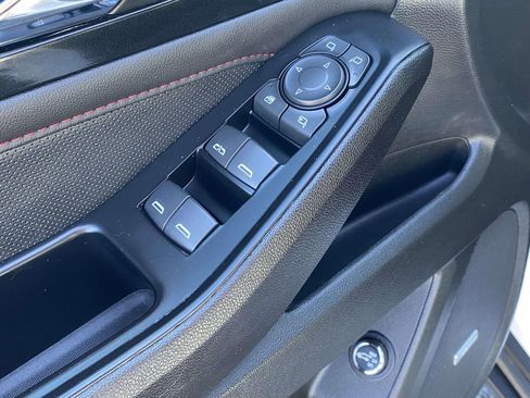 Used 2023 Chevrolet Traverse RS image 18