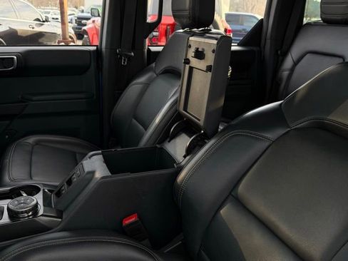 Used 2025 Ford Bronco Badlands image 30