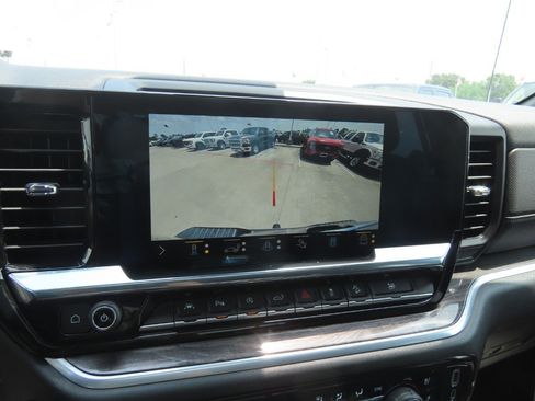 Used 2022 Chevrolet Silverado 1500 LTZ AWD/4WD image 31