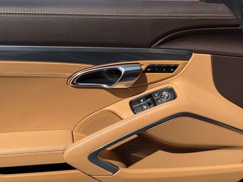 Certified 2015 Porsche 911 Targa 4S image 18