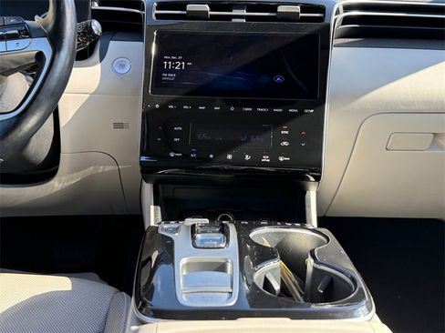 Used 2024 Hyundai Tucson Limited image 11