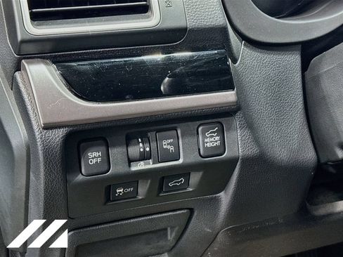 Used 2018 Subaru Forester 2.5i Touring AWD/4WD image 10