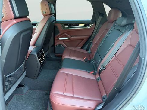 Used 2025 Porsche Cayenne GTS AWD/4WD image 26